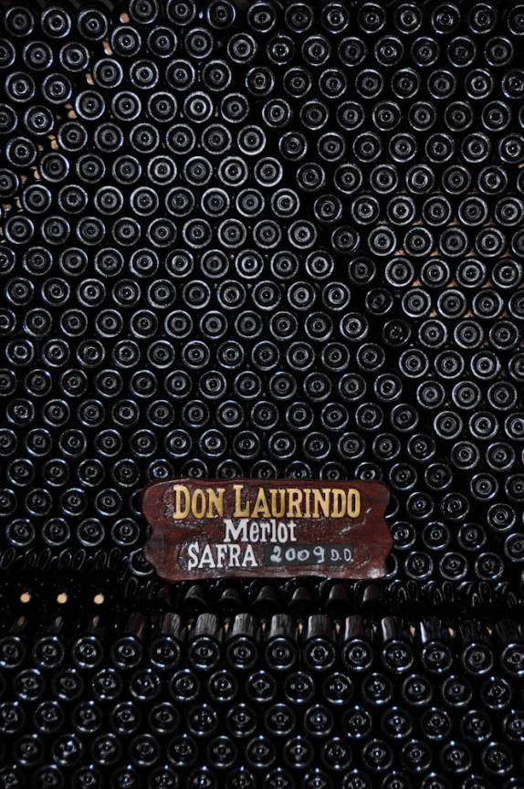 Parte do precioso estoque da vinícola Don Laurindo, no Vale dos Vinhedos, em Bento Gonçalves - RS